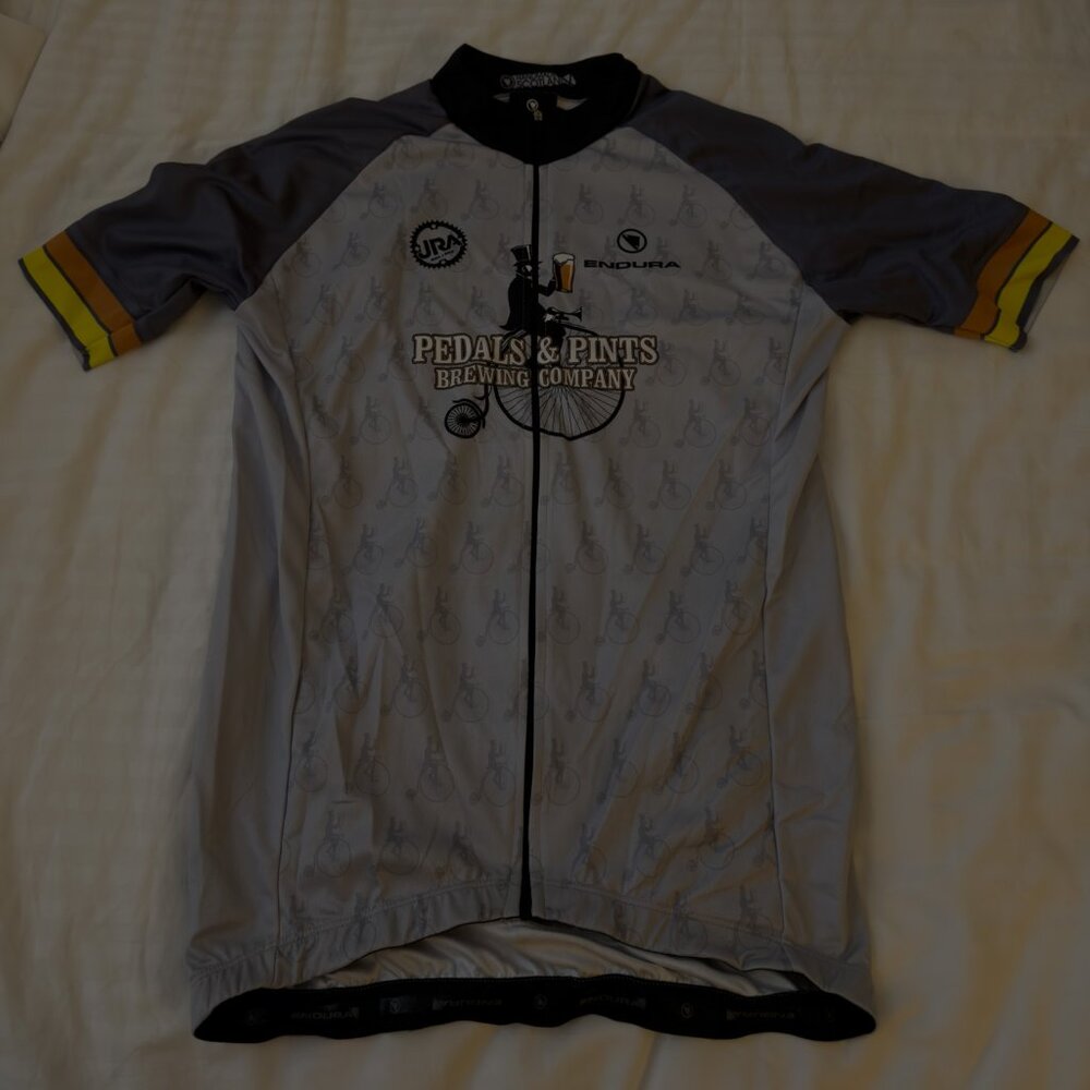 Endura Pedals & Pint Brewing Company JRA TEAM Cycling Jersey size Medium